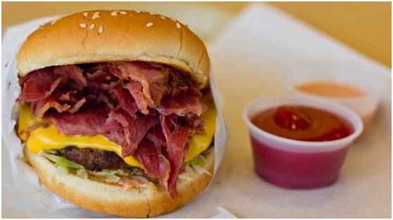 Title: A Tour of Signature Dishes in U.S. States: A Flavorful Journey from Smoked Beef Burgers to Country Ham